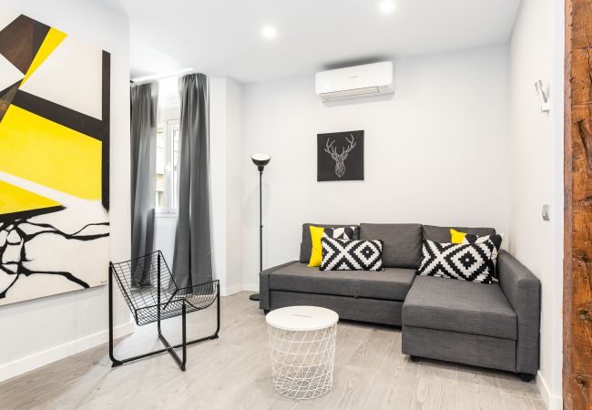 Apartamento en Madrid - BNBHolder Black & Yellow Design SOL